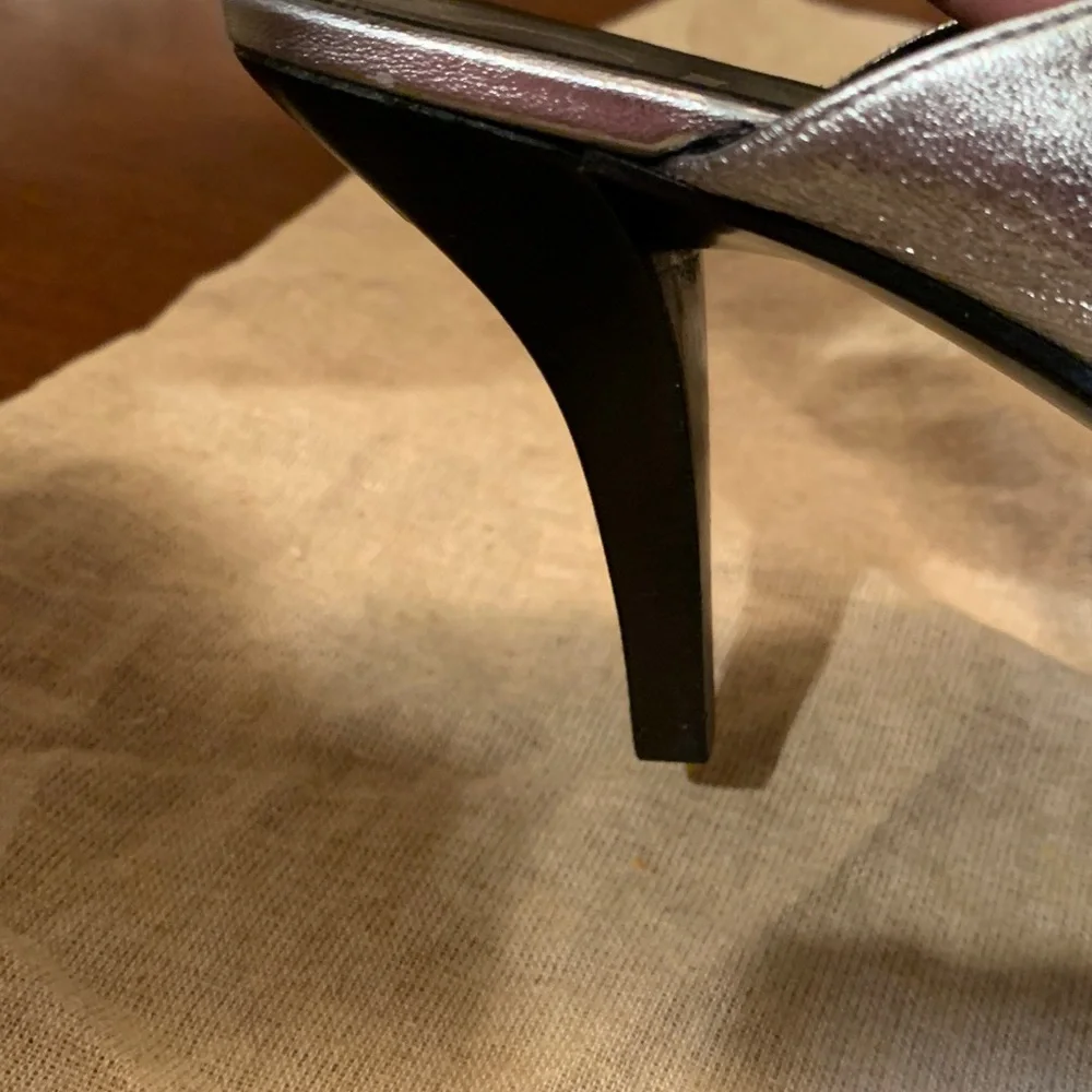 Brand new, rare,authentic ,real leather silver  Gucci shoes,made in Italy,size 7 - Picture 15 of 17